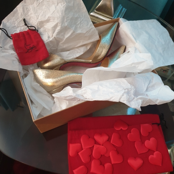 Christian Louboutin - Picture 3 of 8